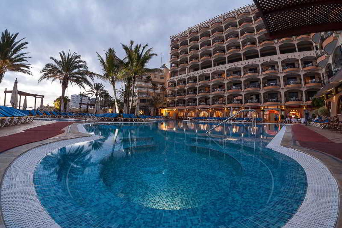 Bull-Dorado-Beach---Spa-Pool-1