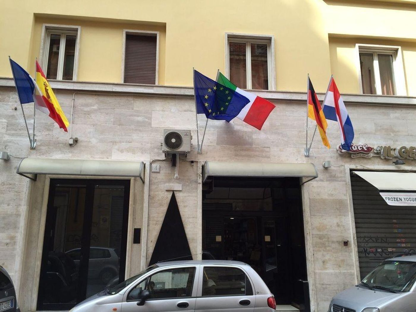 Pyramid-Italy-ROME-General view-10