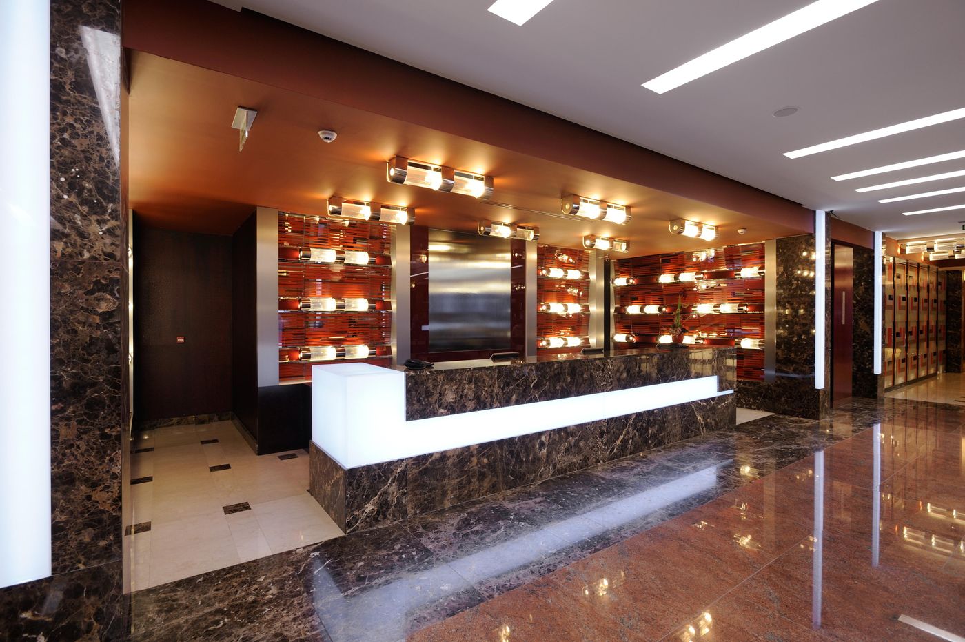 Grand-Majestic-Plaza-Hotel-Lobby-19