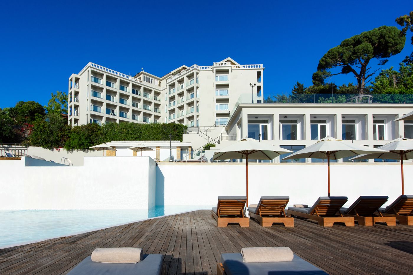 The-Royal-Grand-Hotel-Pool-2