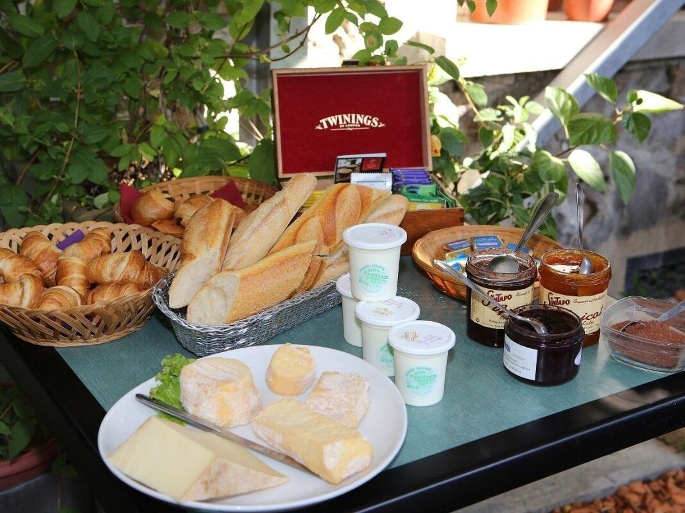 Aux Pierres Magiques - France - SAINT-LAURENT-DE-CHAMOUSSET - Restaurant - 7