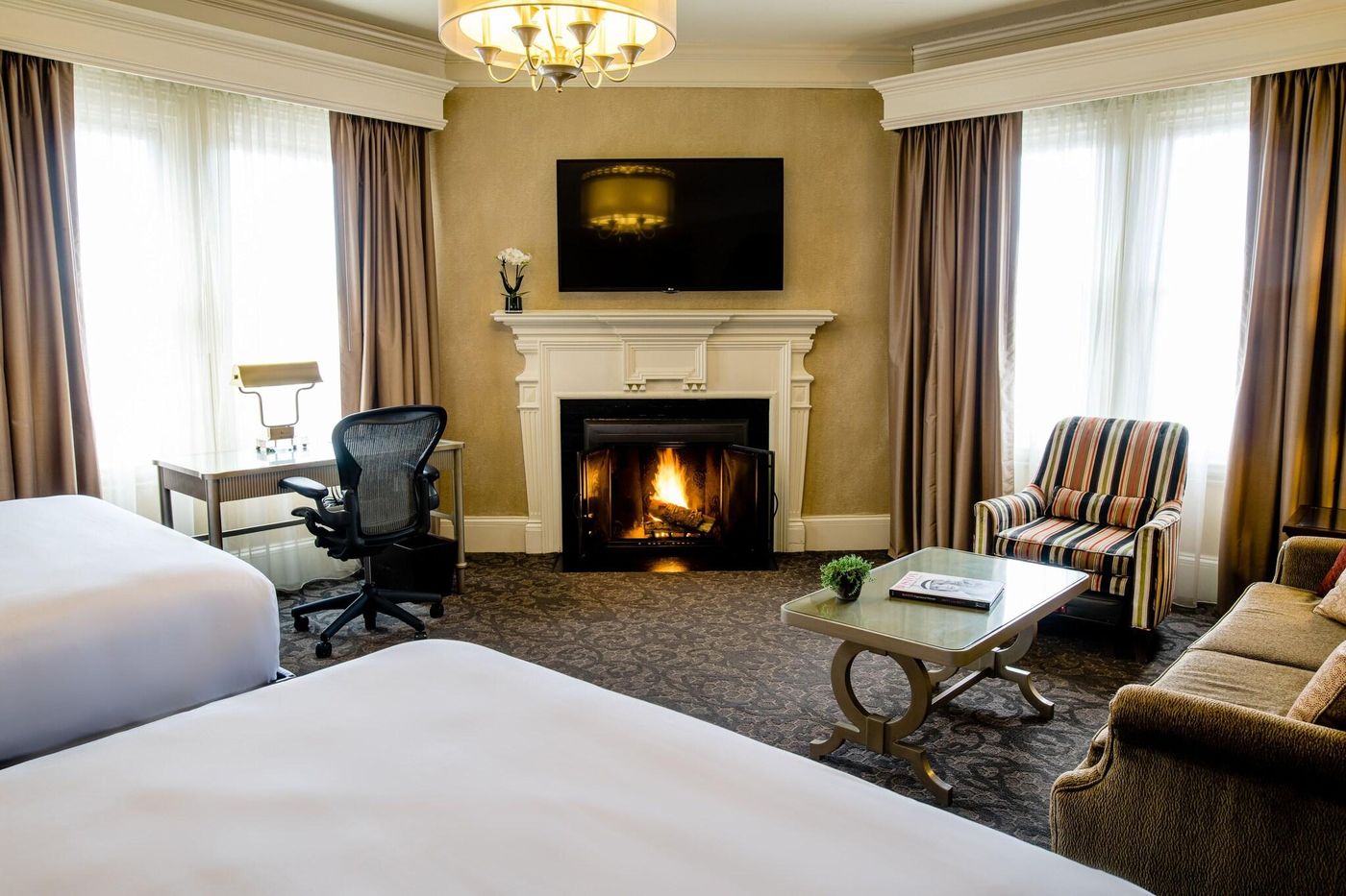 The-Lenox-Hotel-Room-5