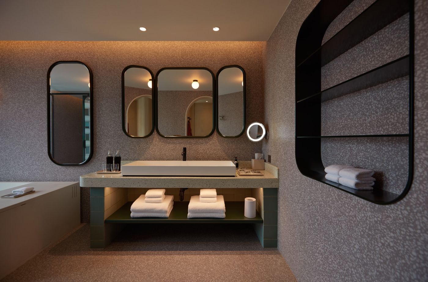 The-Standard--Bangkok-Mahanakhon-Room-43