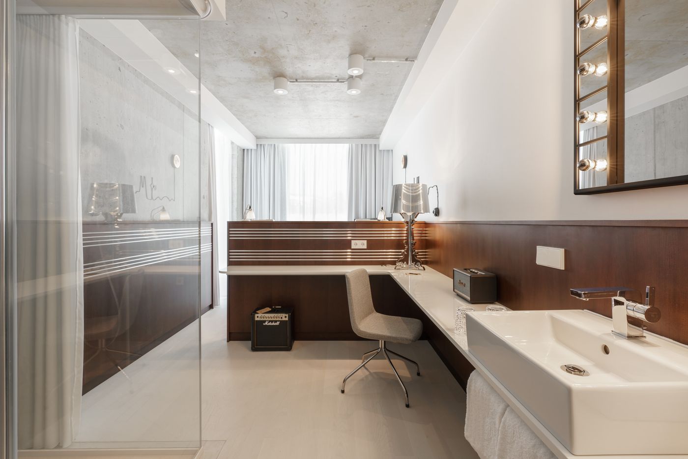 Ruby-Ella-Hotel---Bar-Room-28