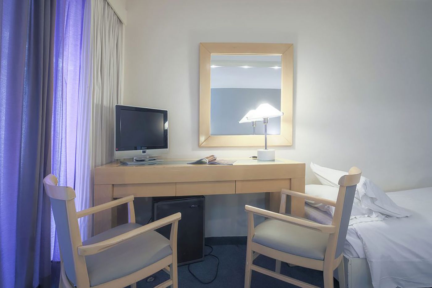 Dorian-Inn--Sure-Hotel-Collection-by-Best-Western-Room-17