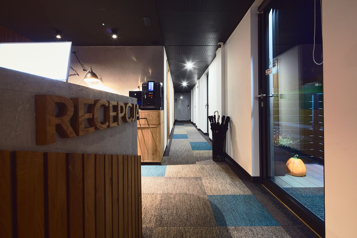 New-Port-Hotel-Lobby-44