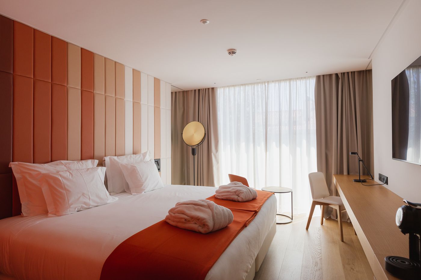 Lumen-Hotel-and-The-Lisbon-Light-Show-Room-12