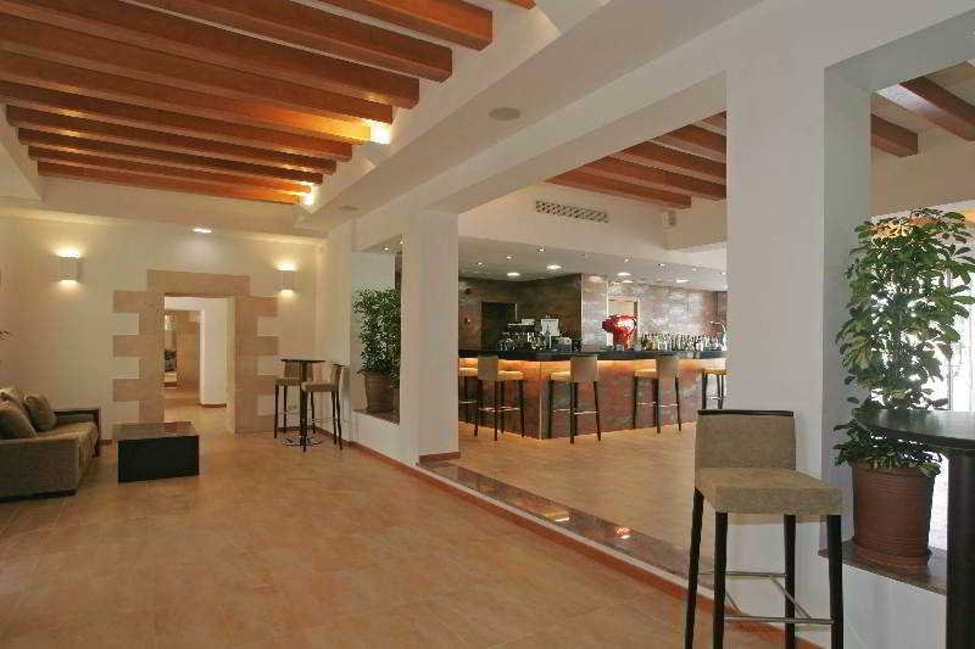 Sirenis-Hotel-Club-Siesta-Bar-14