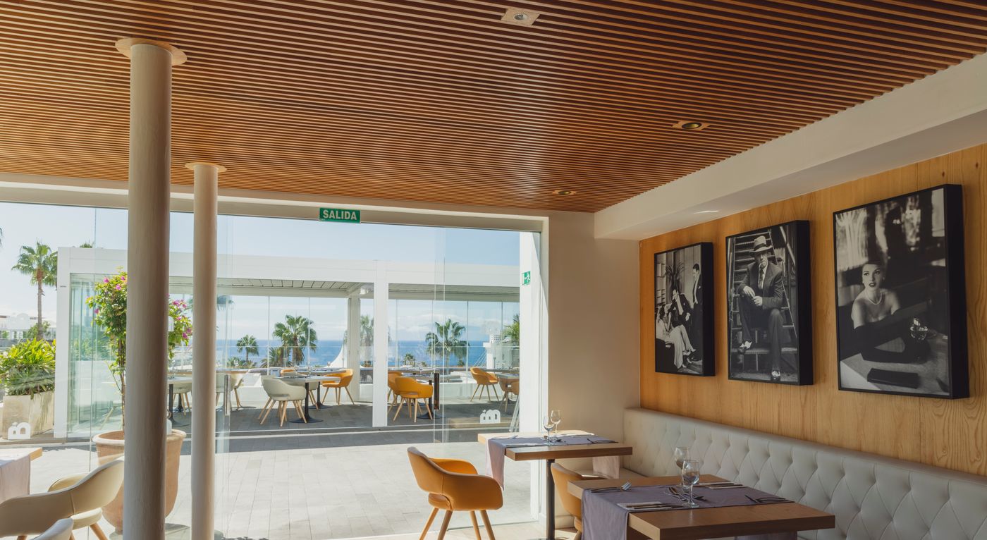 Flamingo-Beach-Mate-Restaurant-40