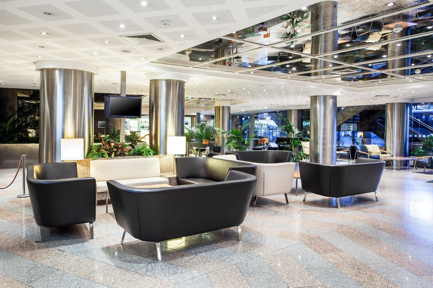Holiday-Inn-Lisbon-Continental-Lobby-10