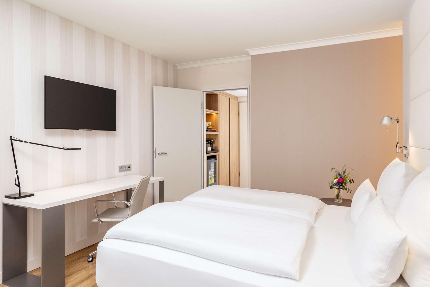 NH-Berlin-Alexanderplatz-Room-17