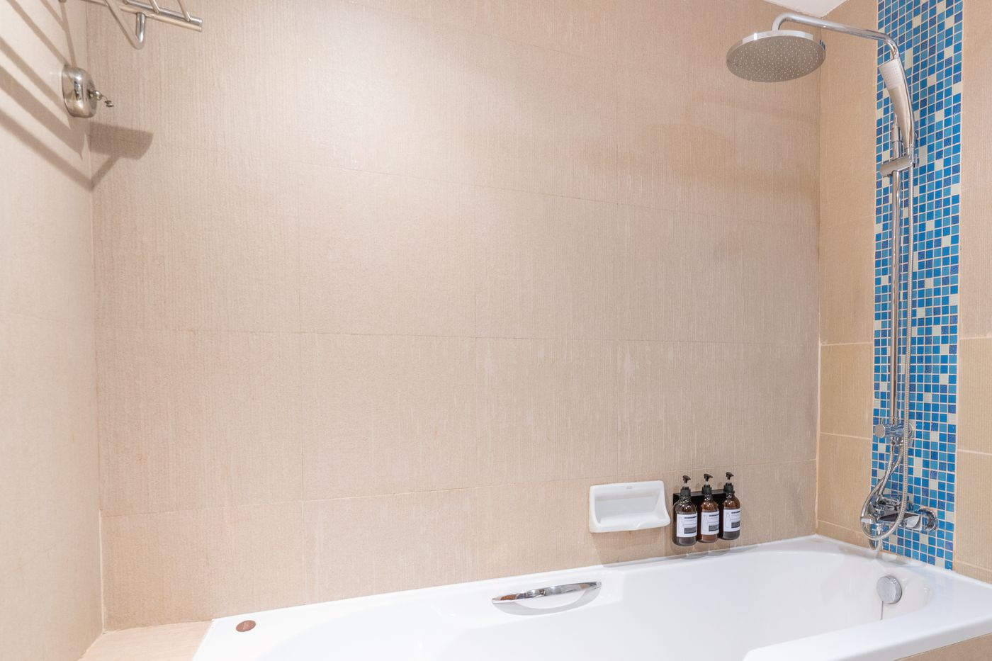 HOMM-Suites-Laguna---a-brand-of-Banyan-Group-Room-35