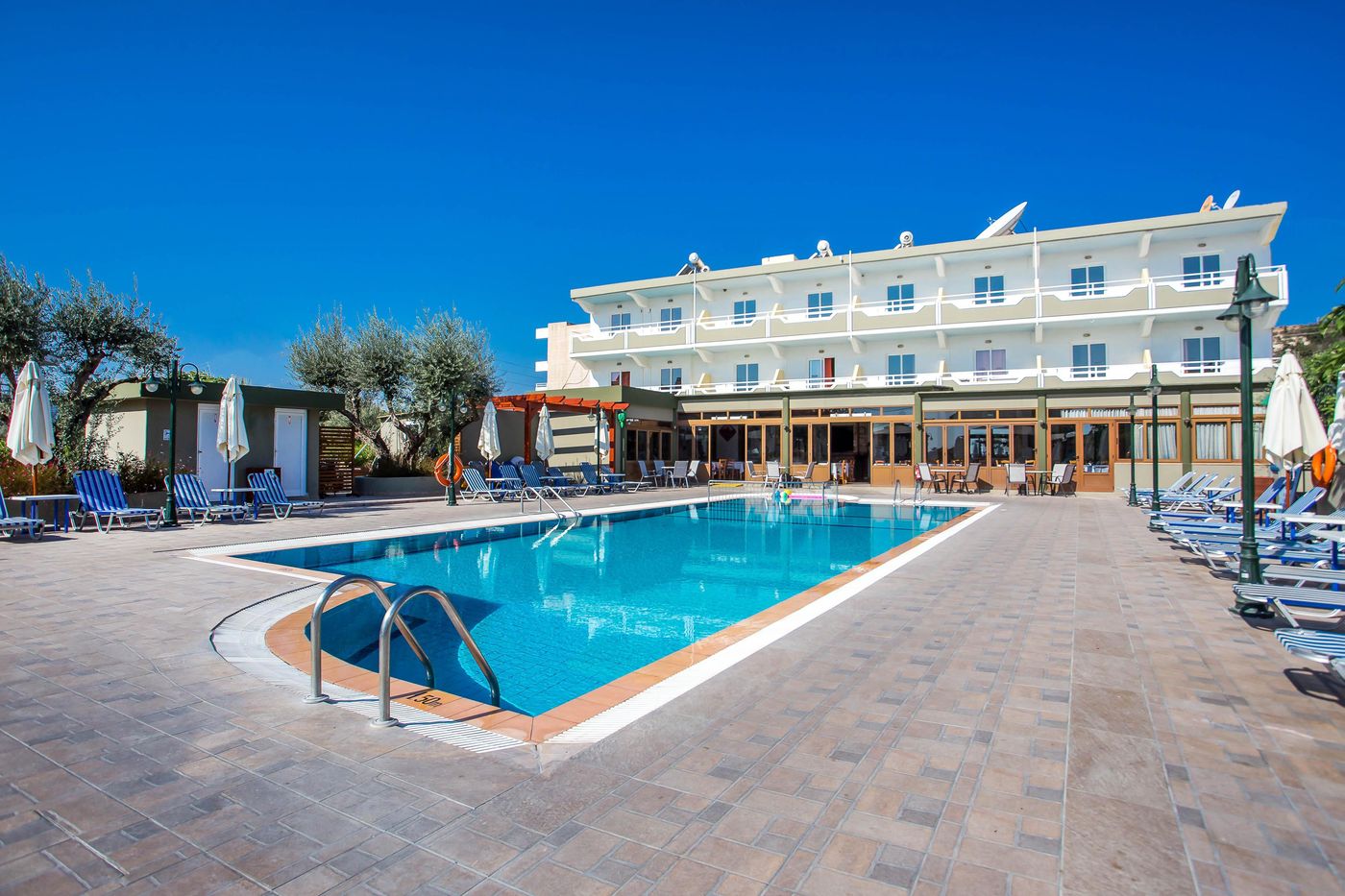 Georgia-Apartments-Pool-8