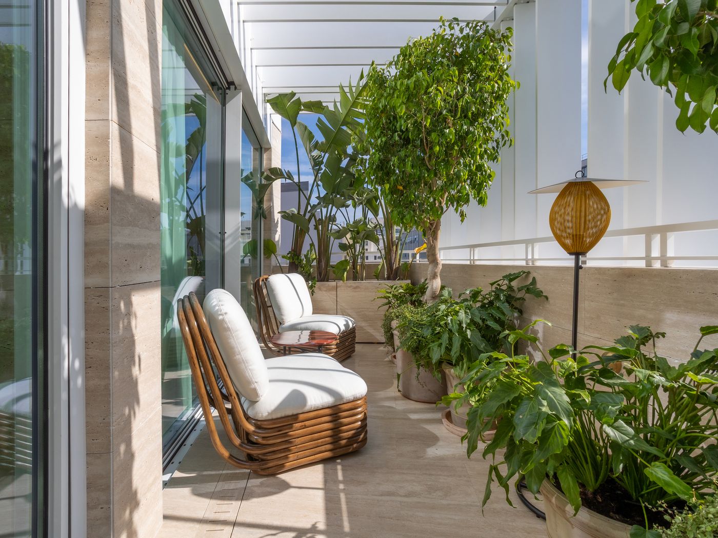 Browns-Avenue-Hotel-Room-2