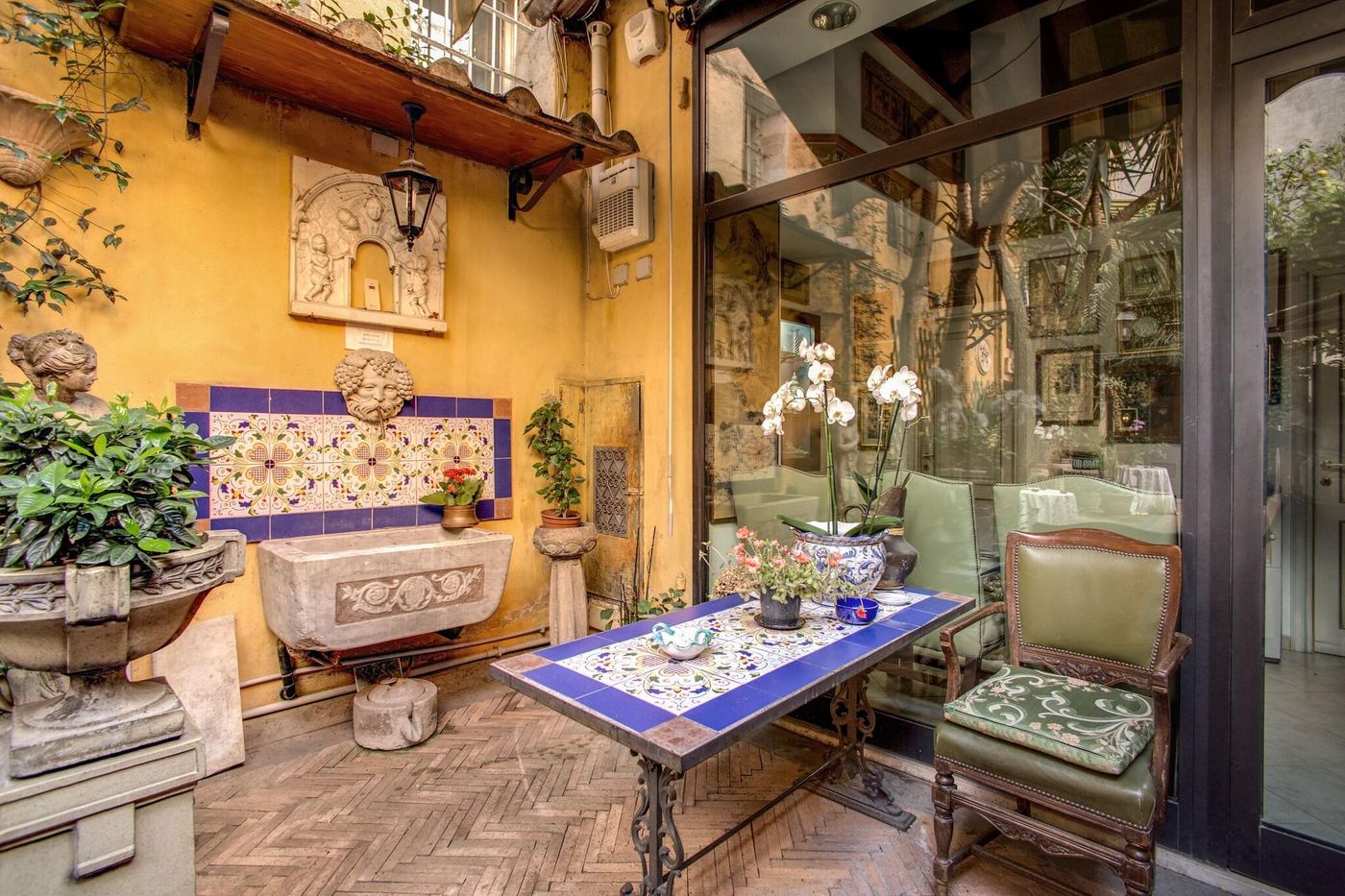 Navona Gallery Garden Suites-Italy-Rome -General view-6