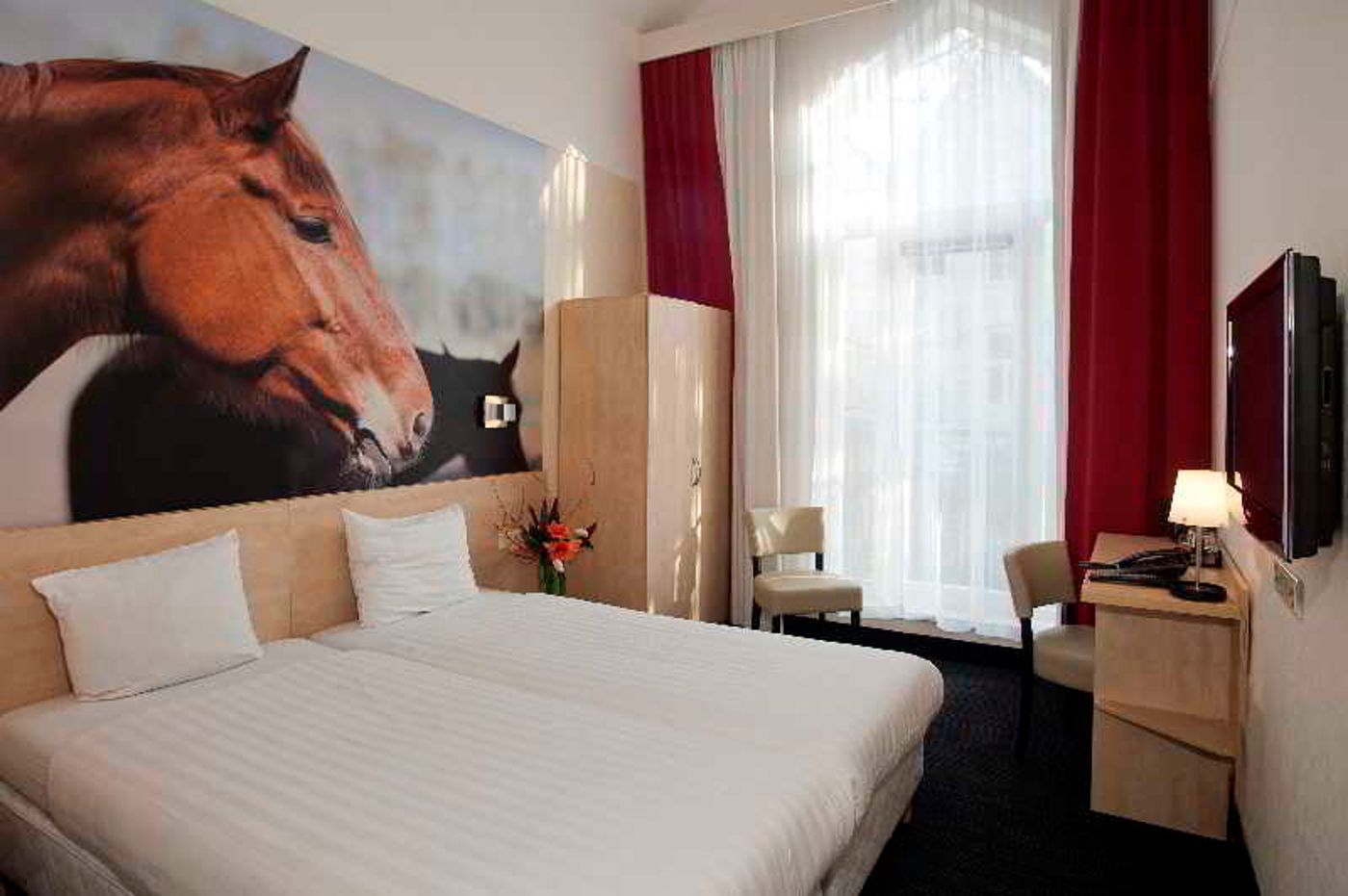 Iron Horse-Netherlands-Amsterdam-Room-8