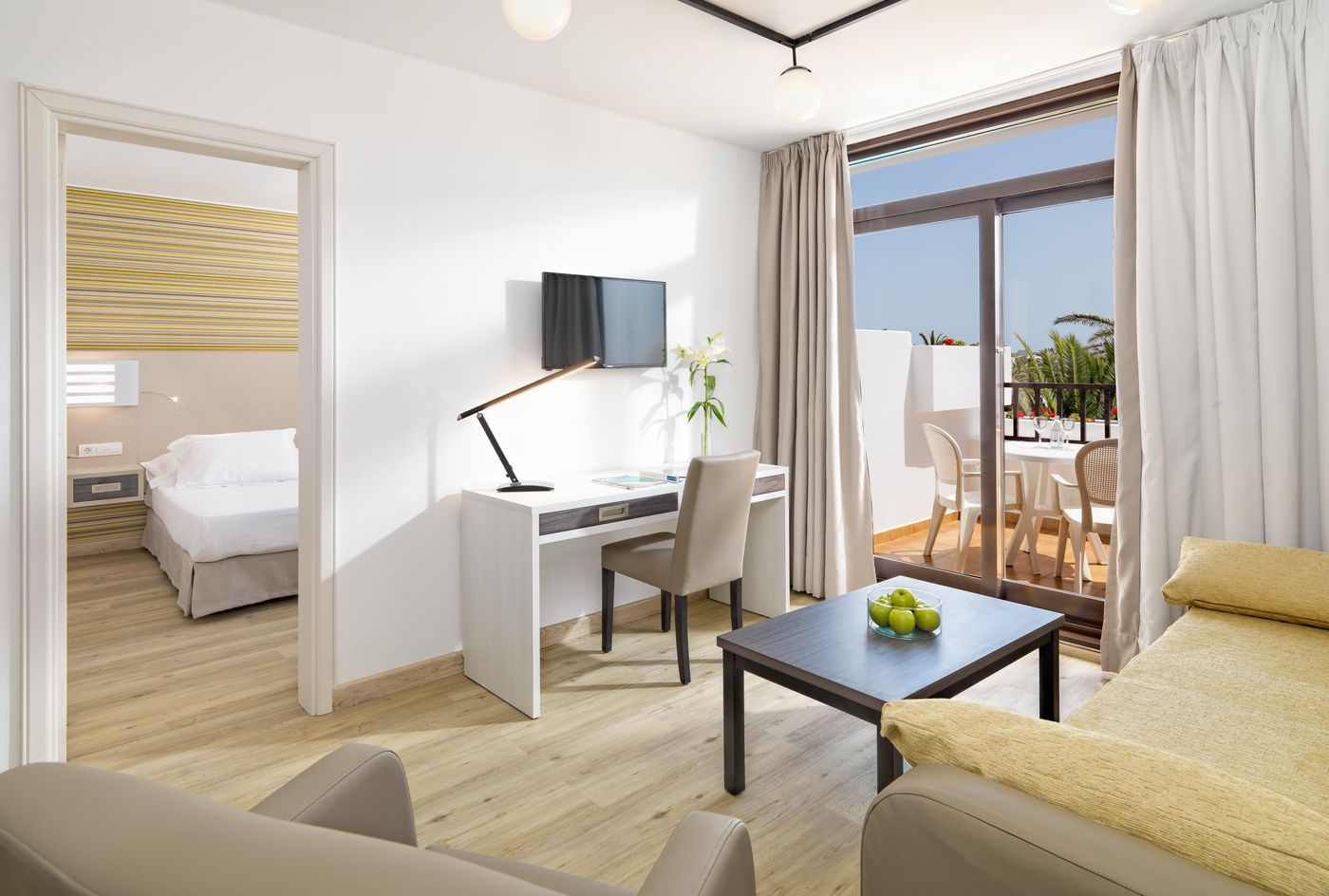 H10-Suites-Lanzarote-Gardens-Room-16