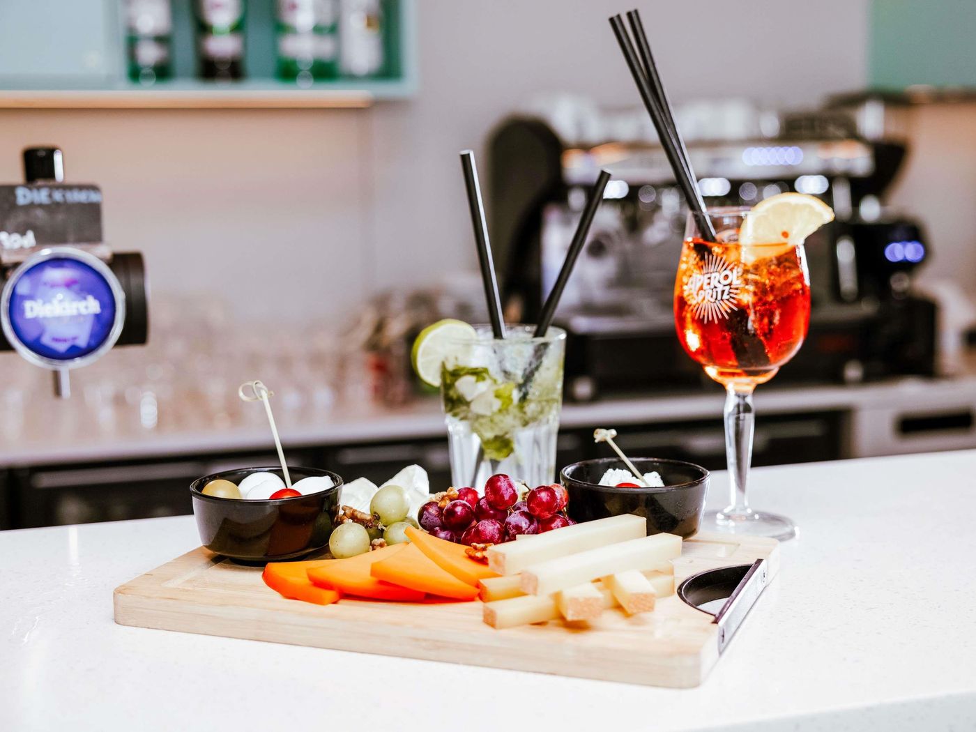 ibis-Luxembourg-Aeroport-Bar-59