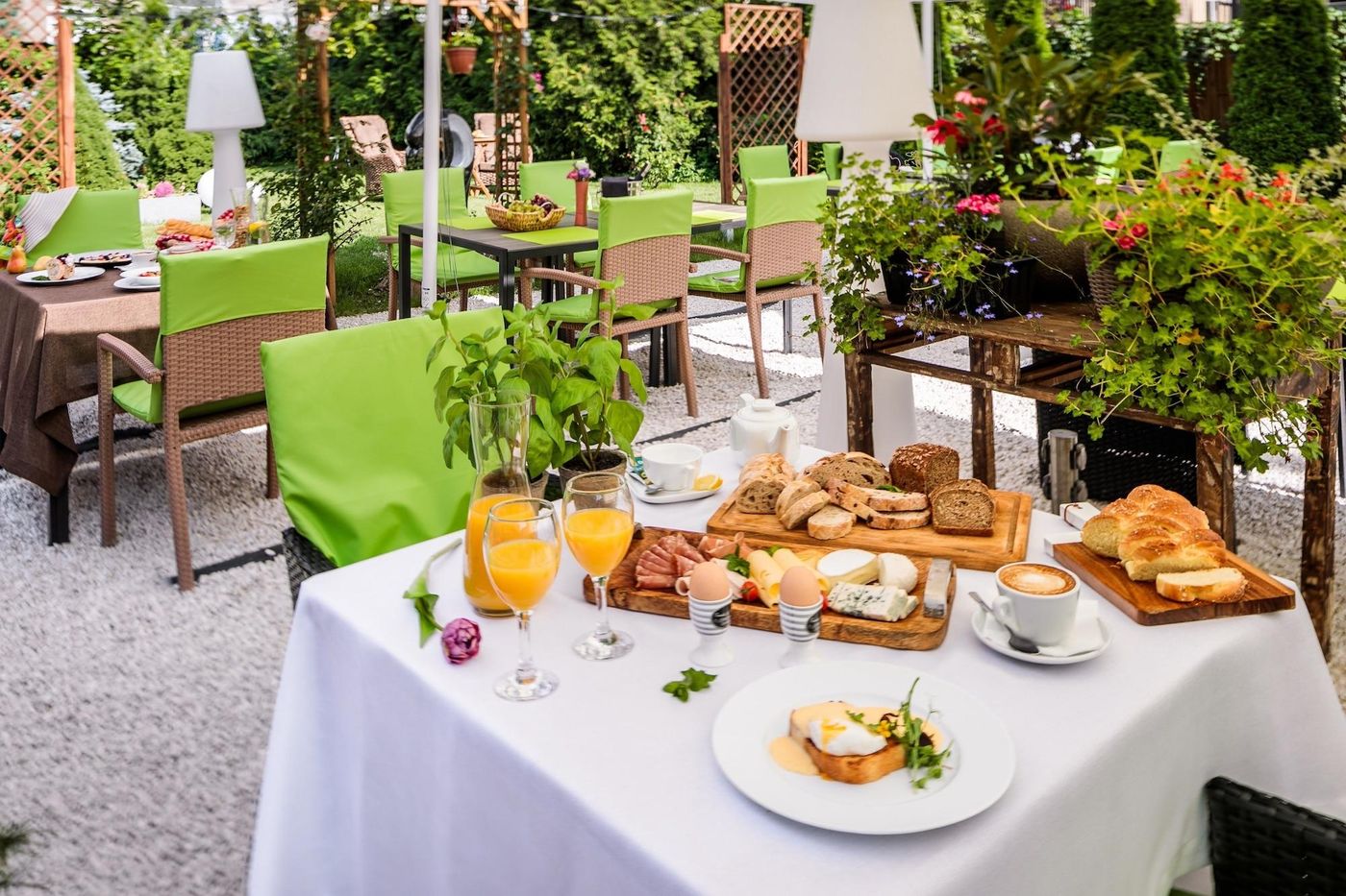 Art---Garden-Residence-Restaurant-58