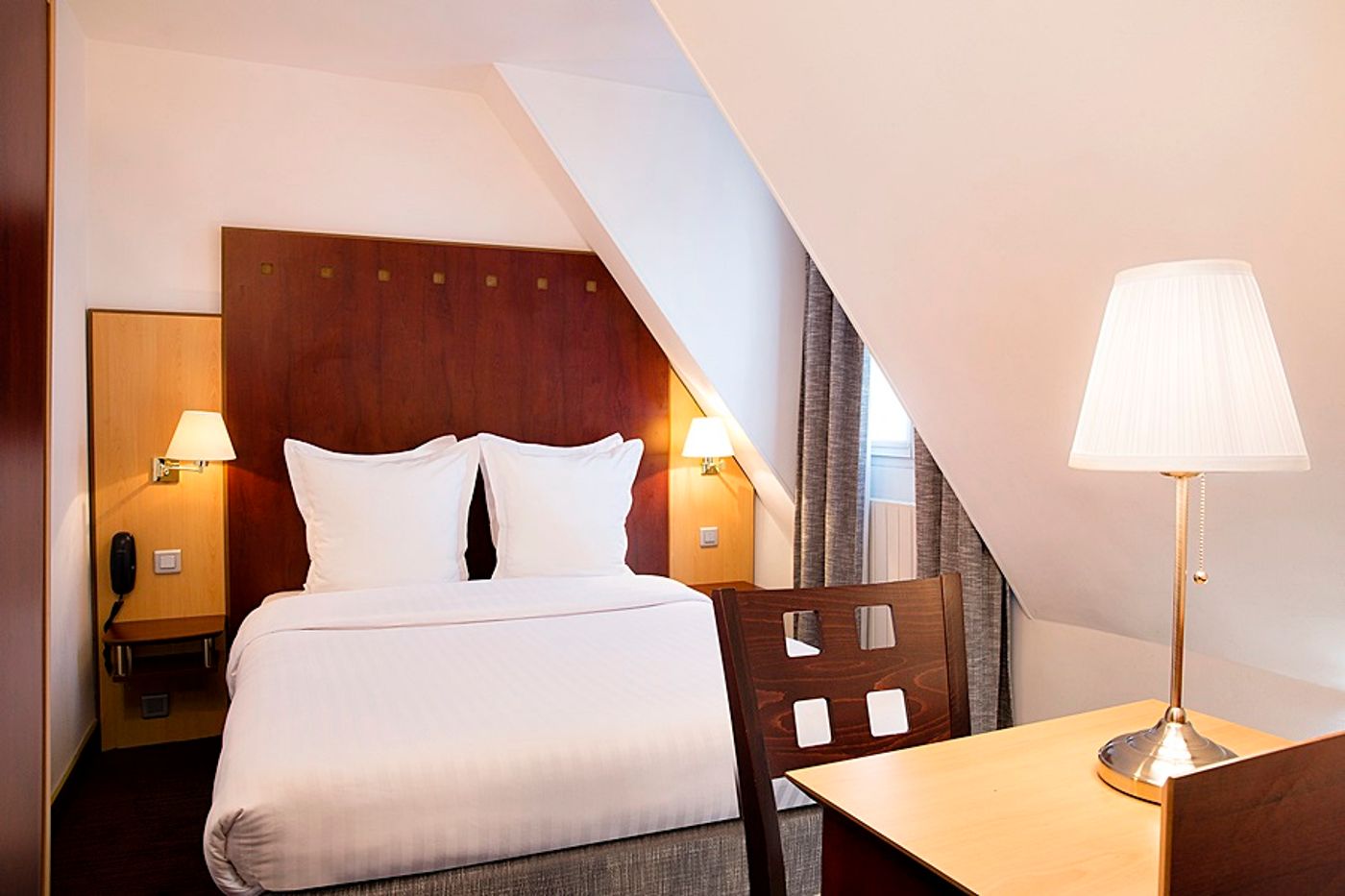 Hotel-10-OPERA-General-view-18