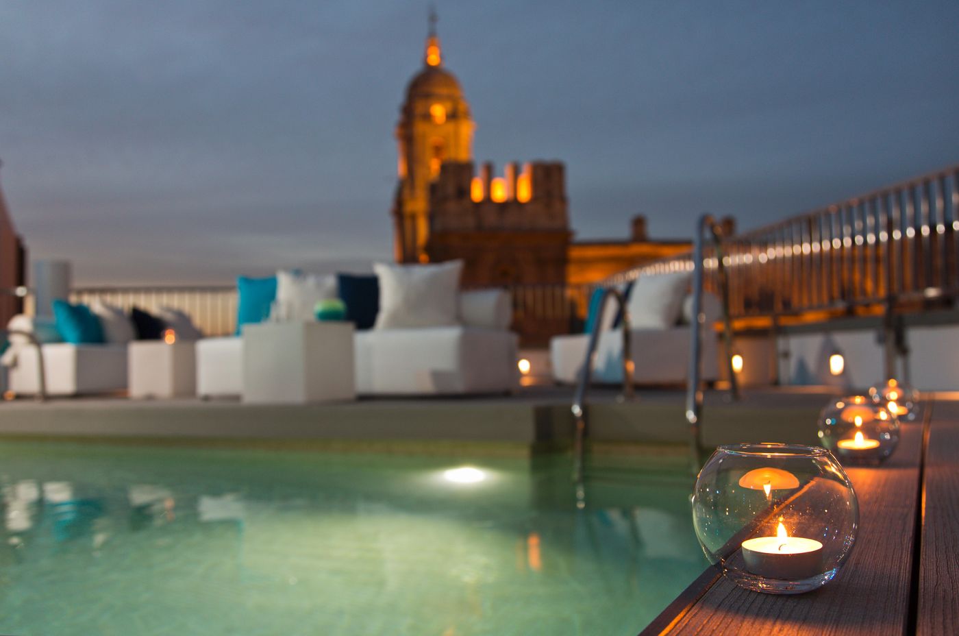 Molina-Lario-Pool-19