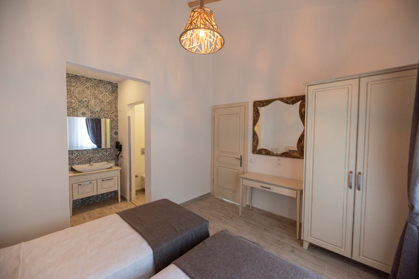 Golden Z Life Exclusive Hotel