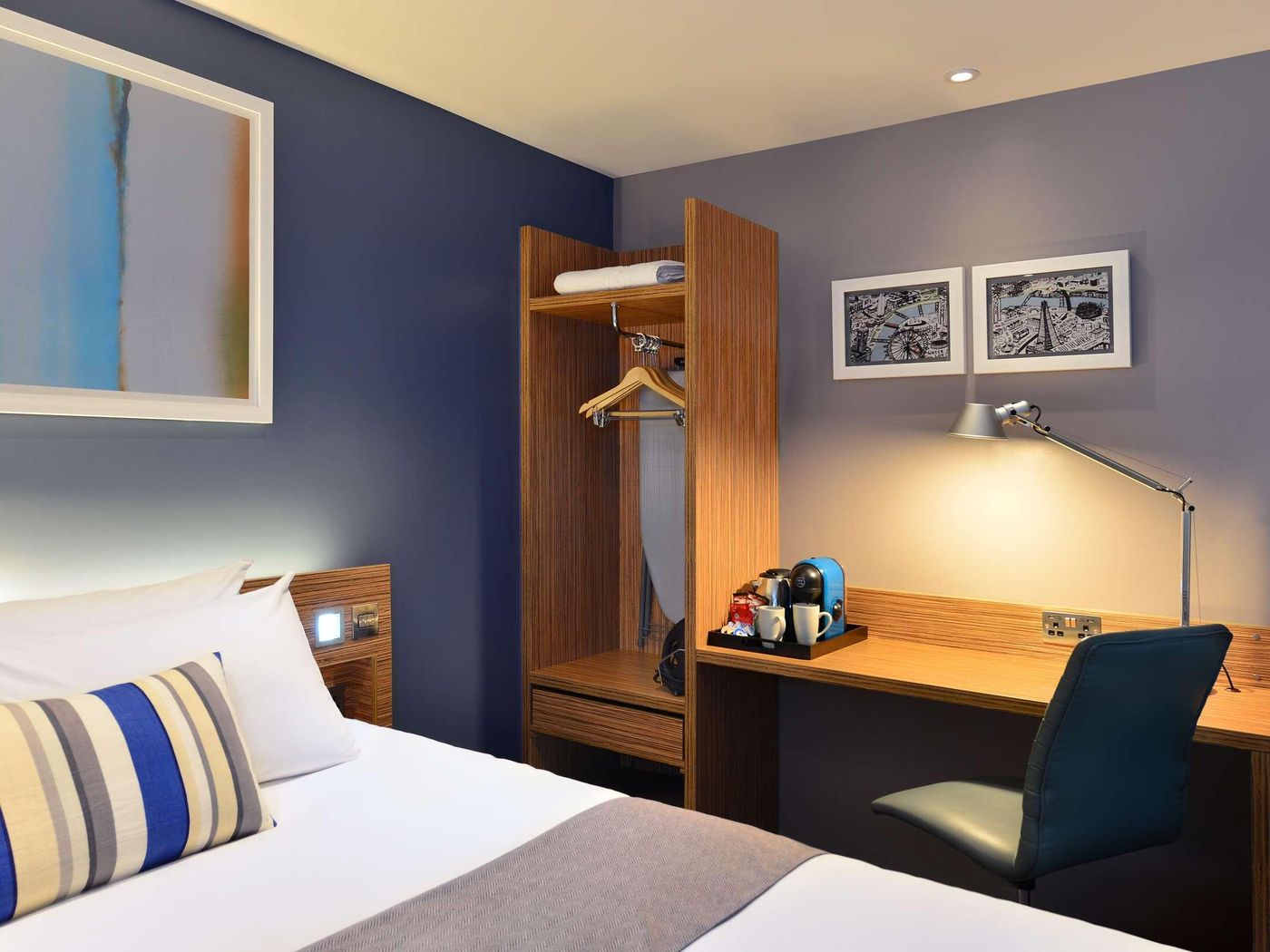 Travelodge Glasgow Queen Street-United Kingdom-Glasgow-Room-10
