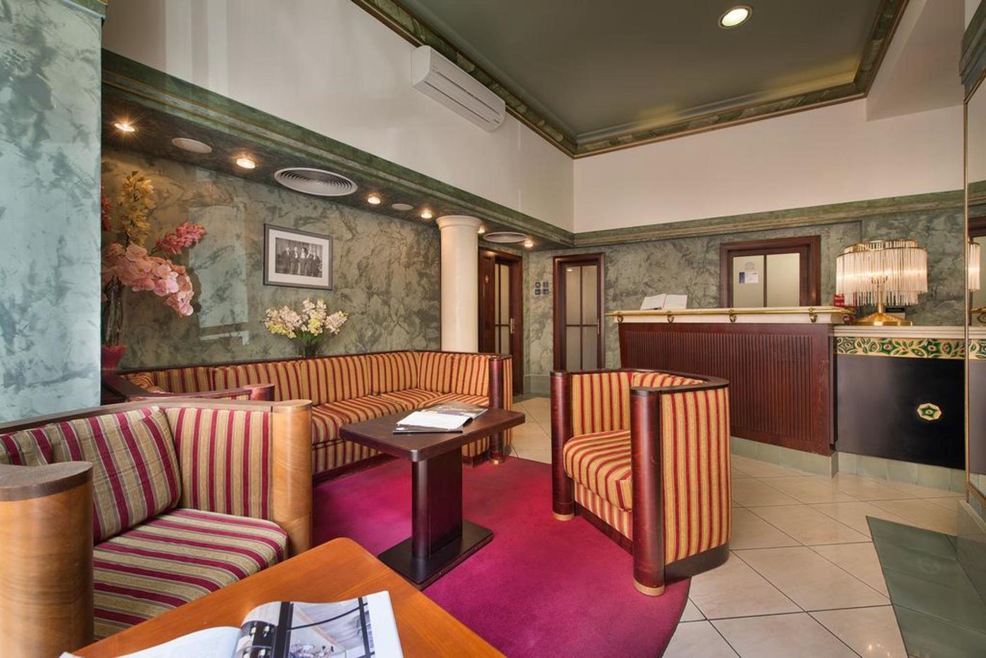 EA-Hotel-Royal-Esprit-Lobby-4