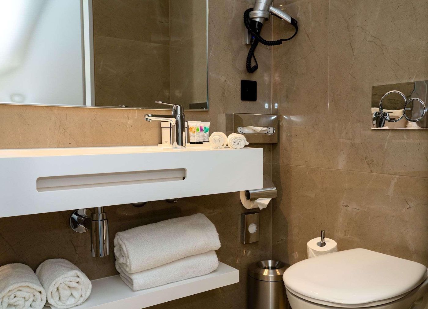 Nash-Pratik-Hotel-Room-20