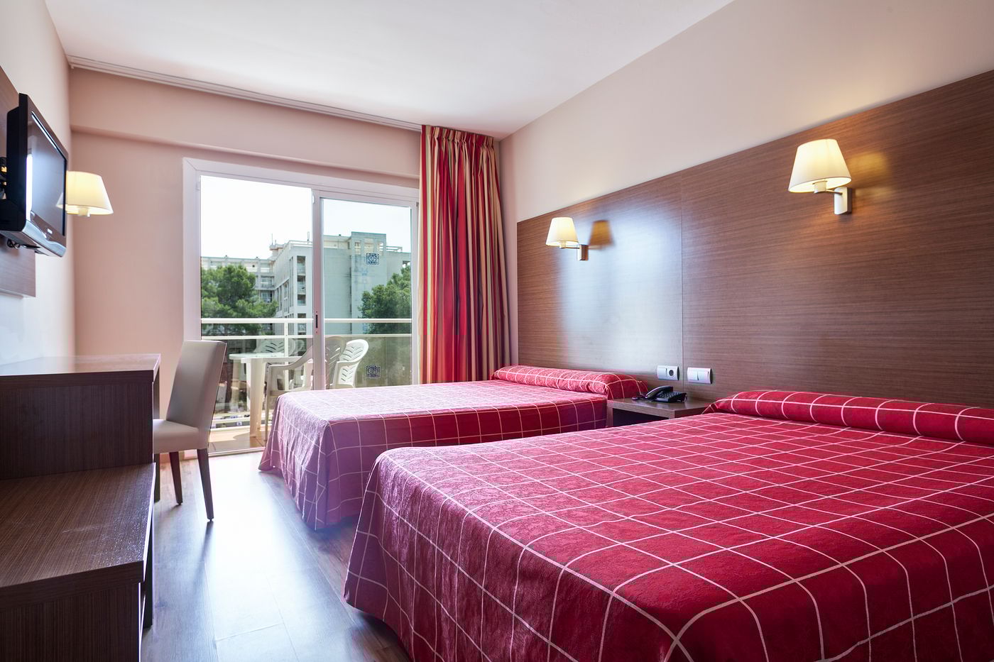 Best-Oasis-Park-Room-12