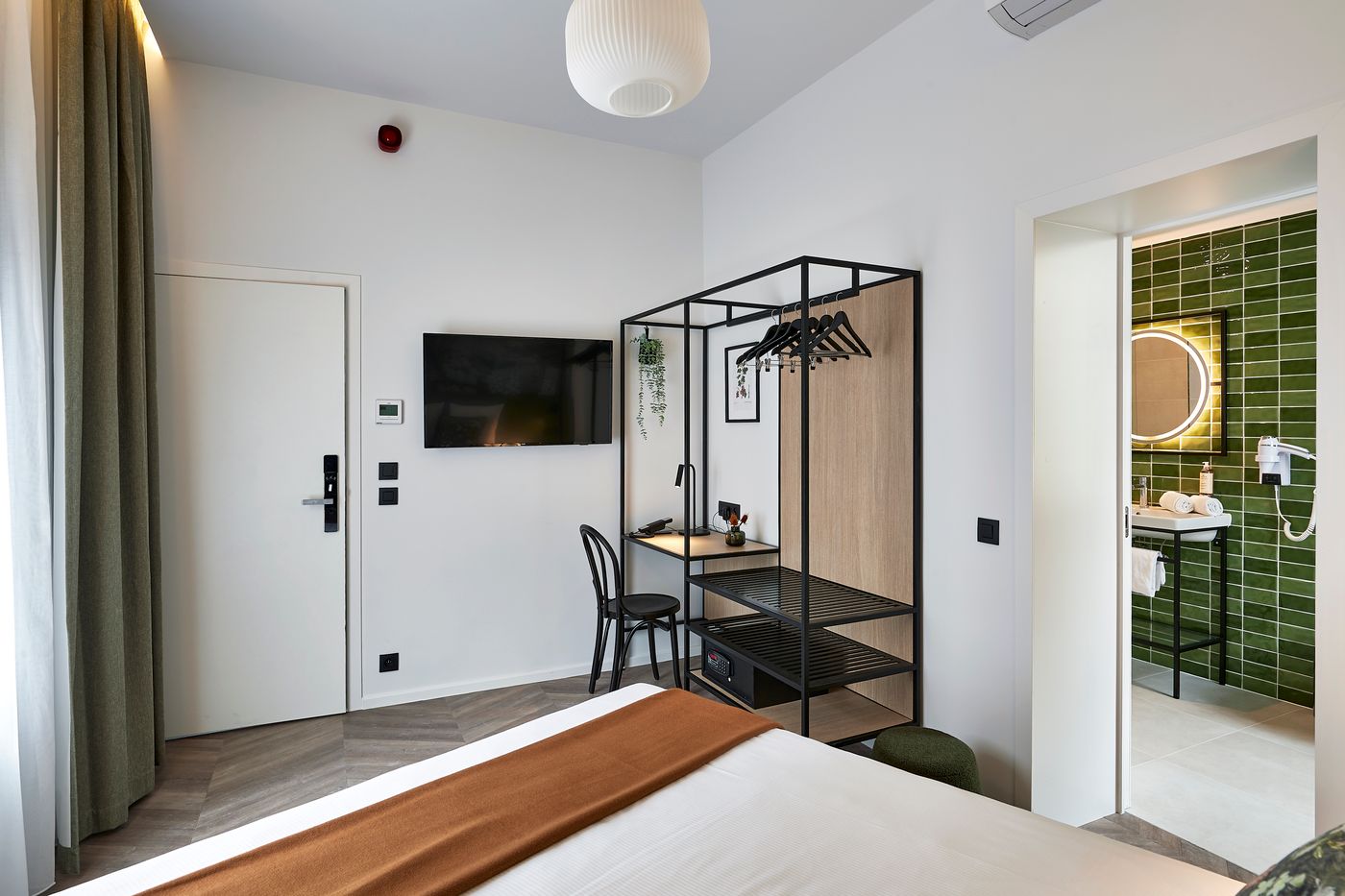 Urban-Yard-Hotel-Room-21