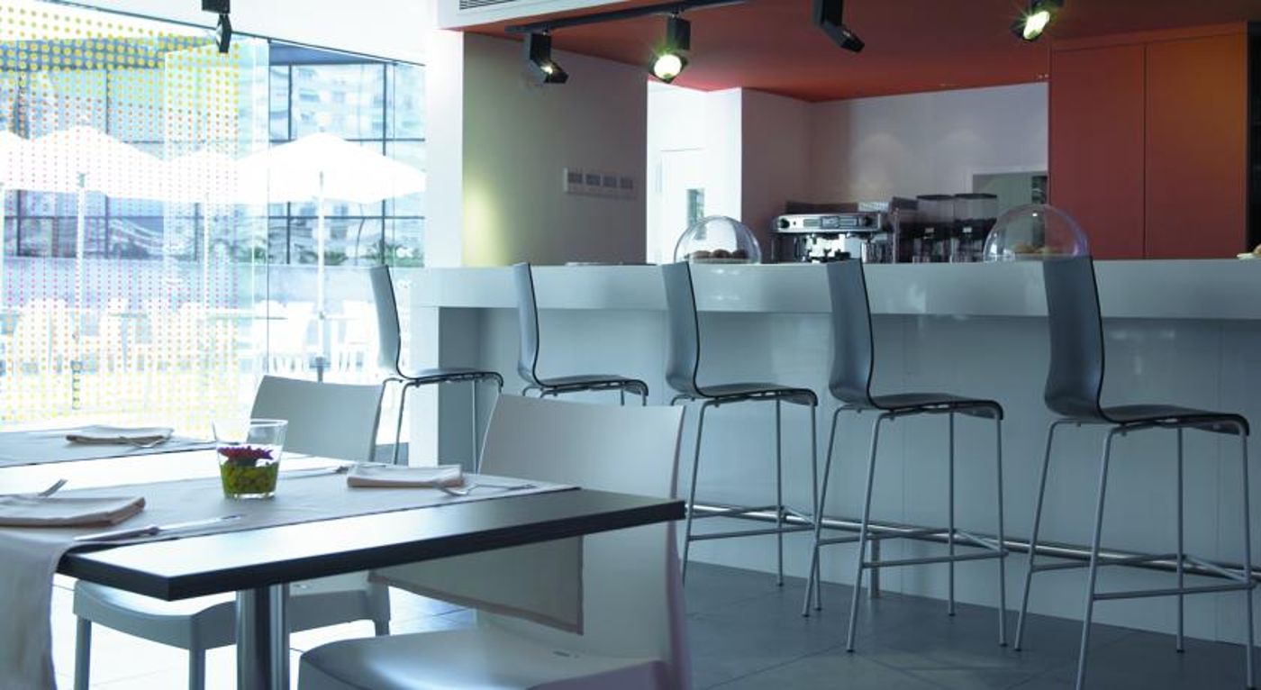 Hesperia Fira Suites-Barcelona