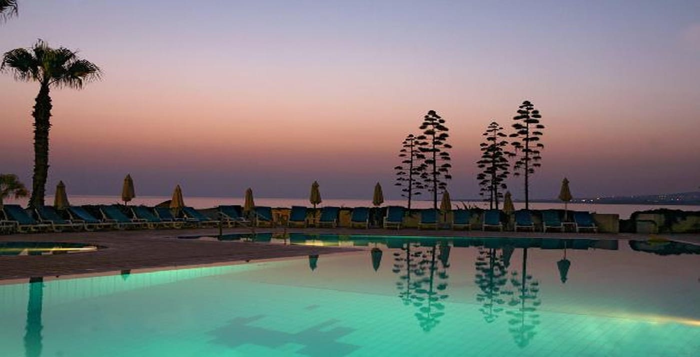 Cynthiana-Beach-Hotel-Pool-11