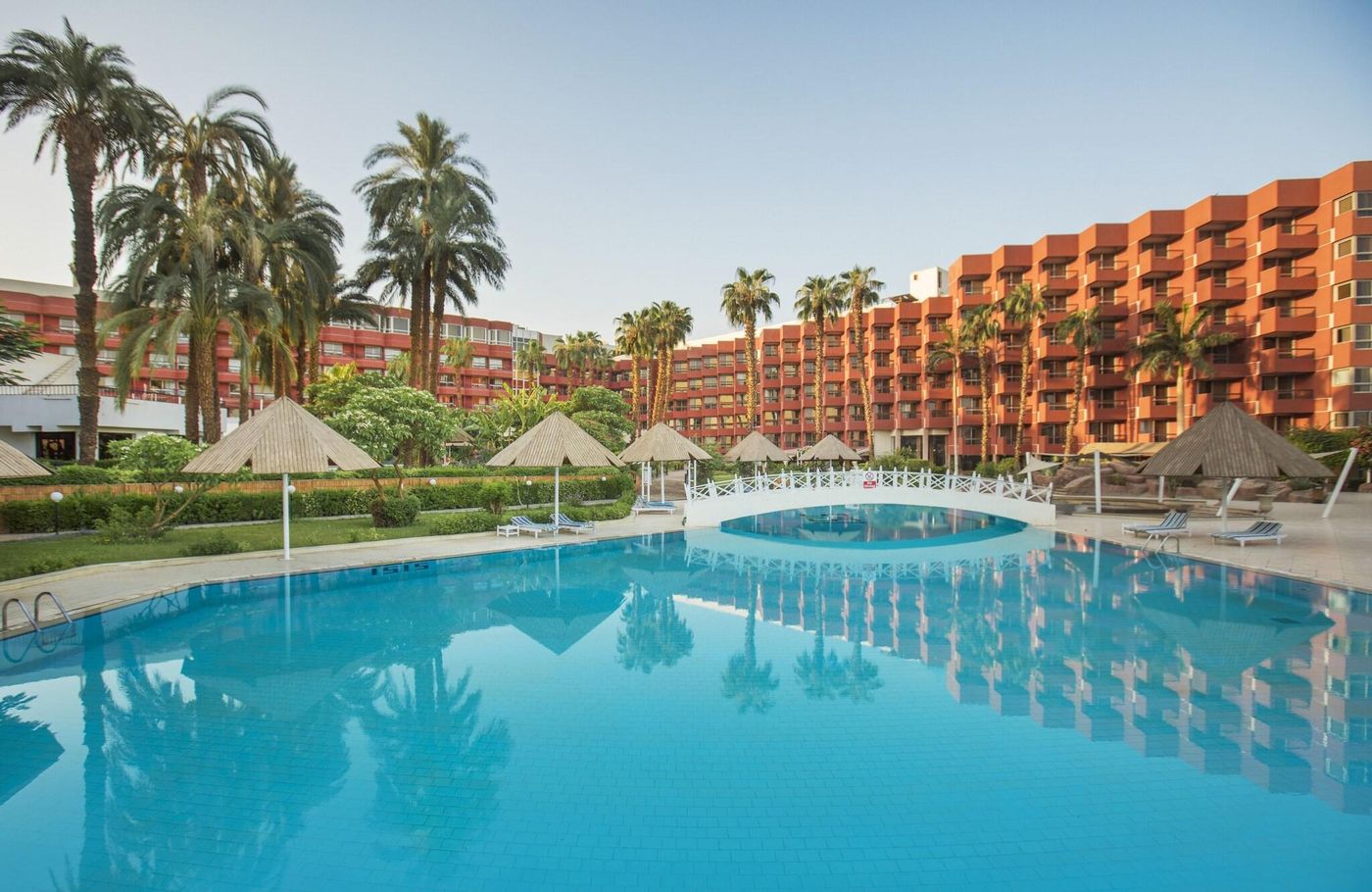 Pyramisa-Hotel-Luxor-Pool-3