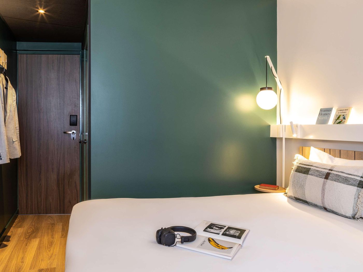 Ibis-Paris-Maine-Montparnasse-14th-Hotel-Room-20