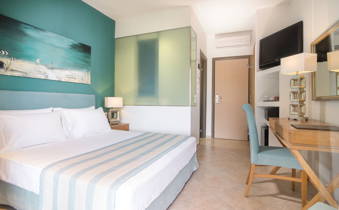 Flegra-Palace-Room-33