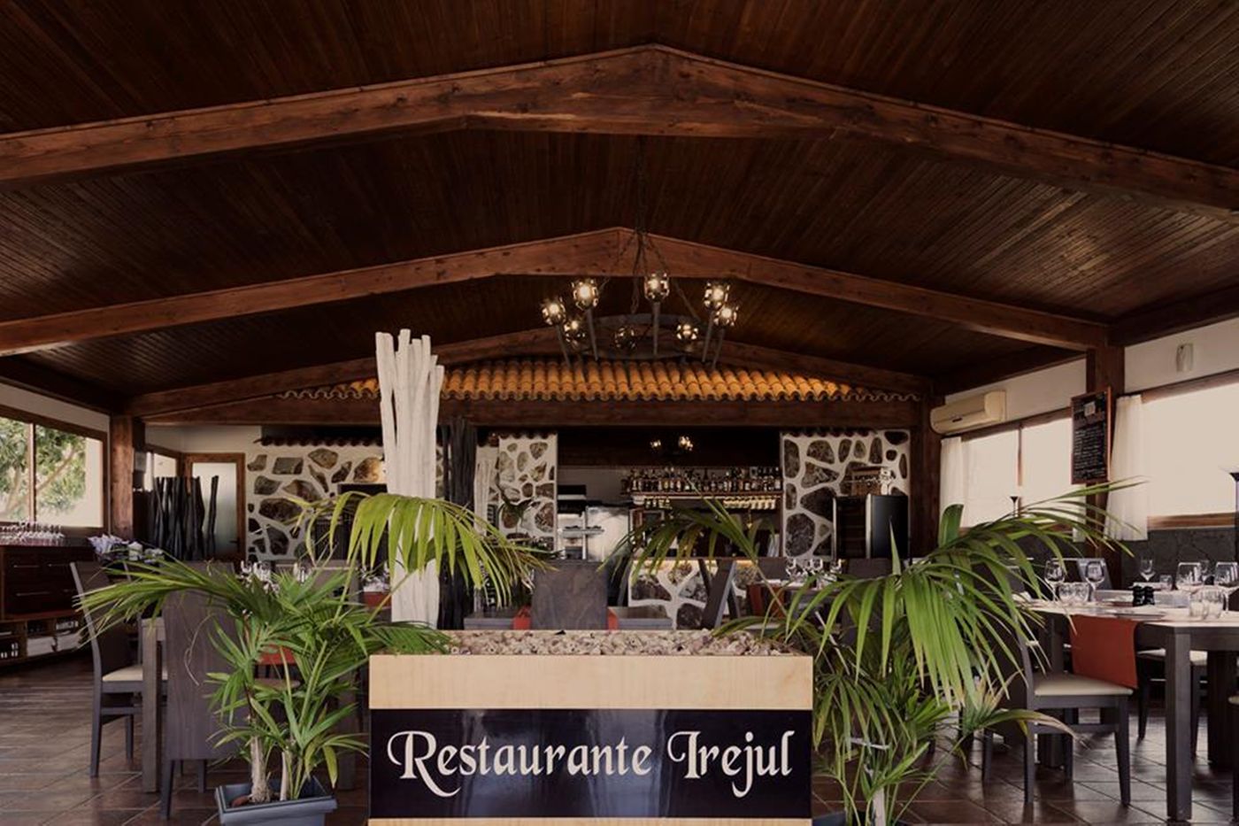 Melva-suite-hotel-Restaurant-41