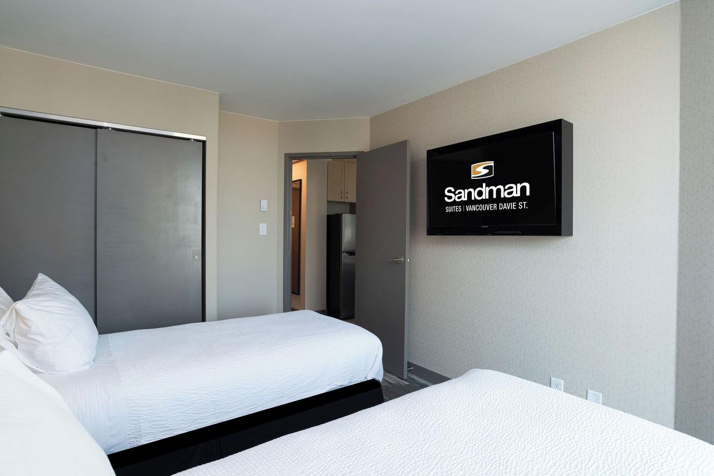 Sandman-Suites-Davie-Room-46