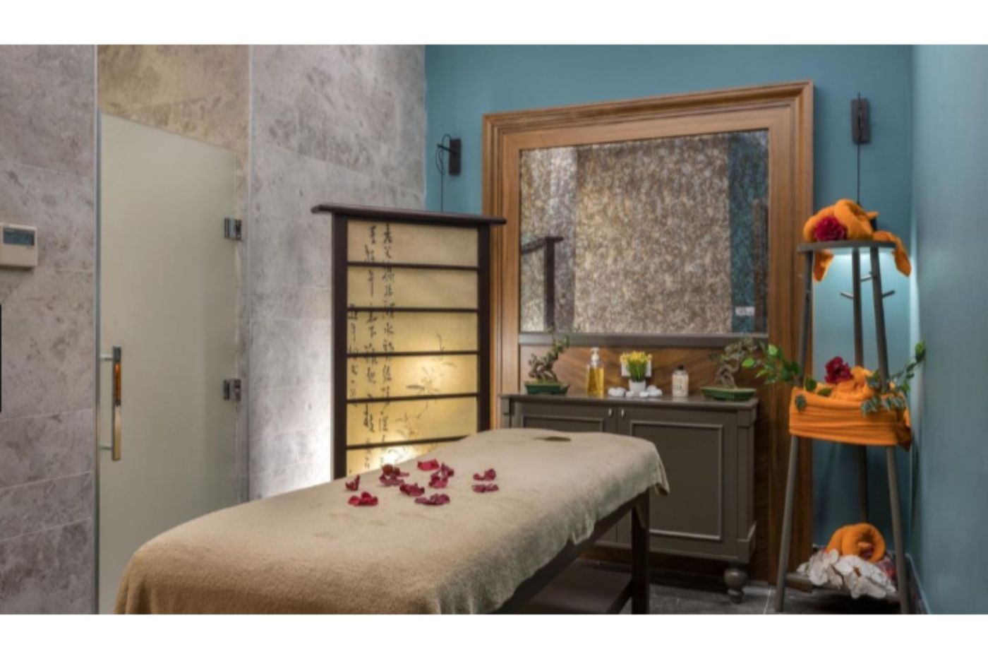 Side-Crown-Sunshine-Sports-and-Entertainment-60