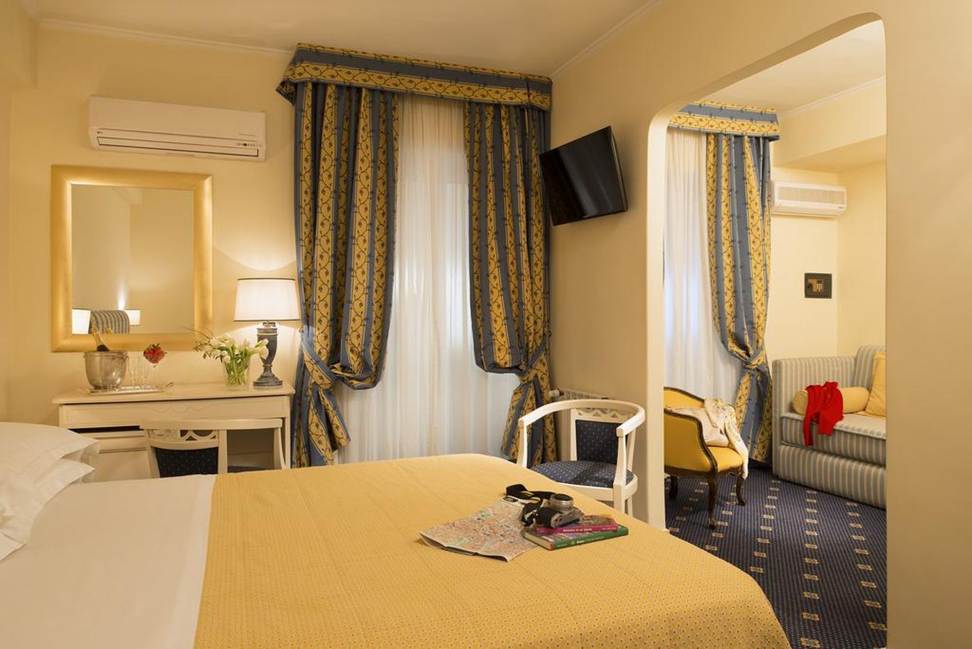 Hotel-Napoleon-Room-3