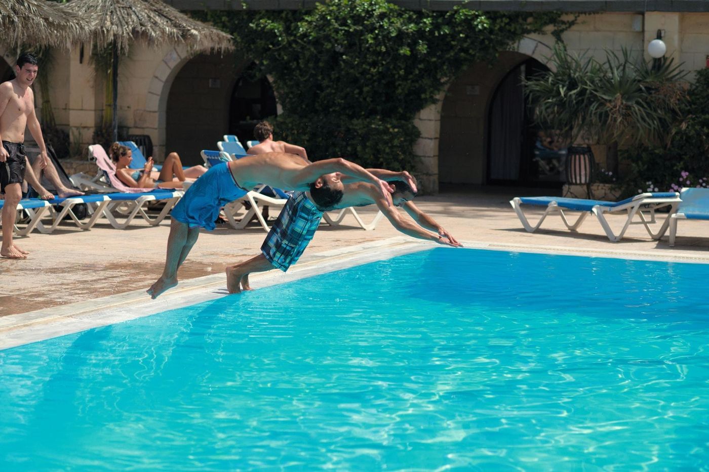 Sprachcaffe-International-Aparthotel-Pembroke-Sports-and-Entertainment-23