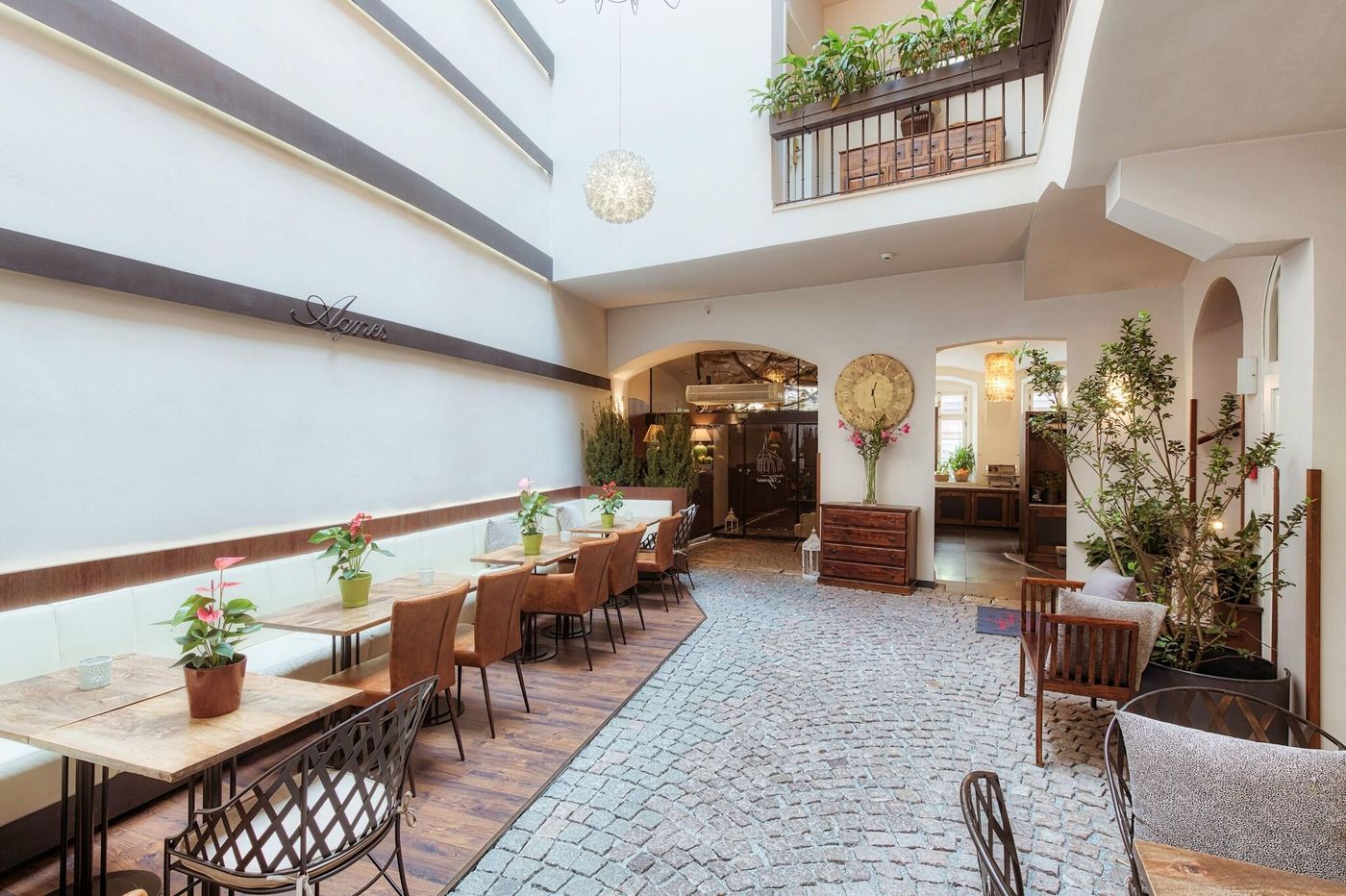 Residence-Agnes-Lobby-12