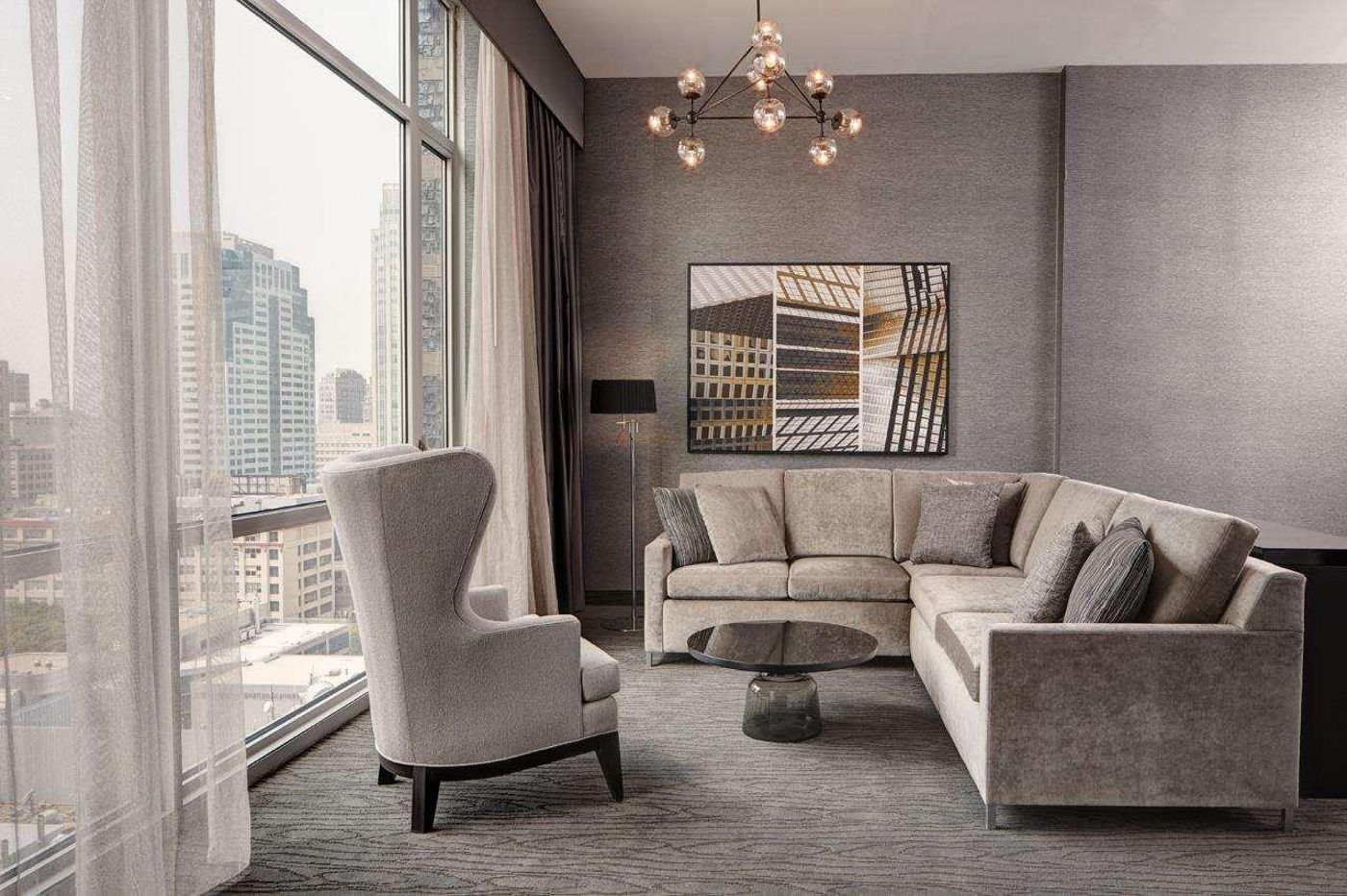 Hampton-Inn-Brooklyn-Downtown-Room-12