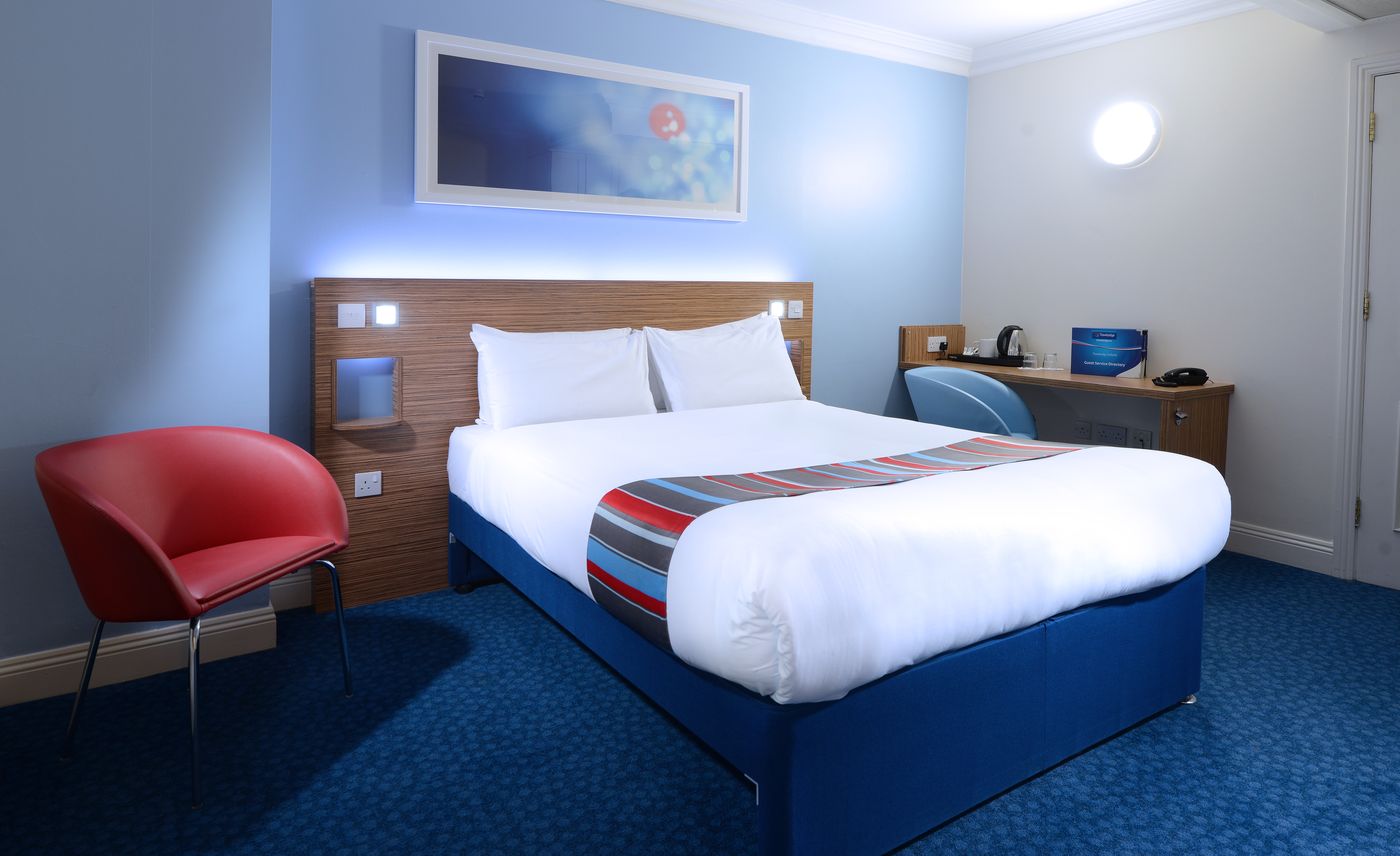 Travelodge-Dublin-Airport-South-Room-13