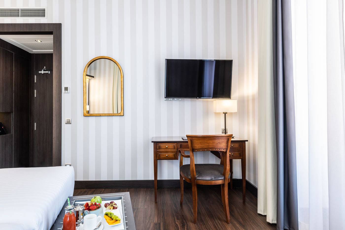 Palacio-San-Martin-Room-10