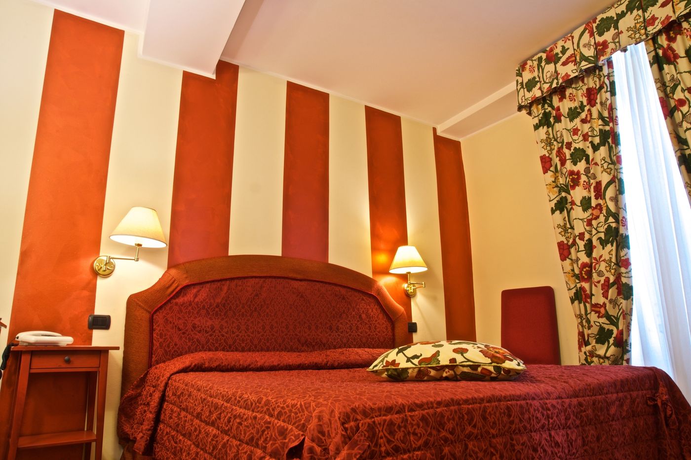 Hotel-La-Luna-Room-16