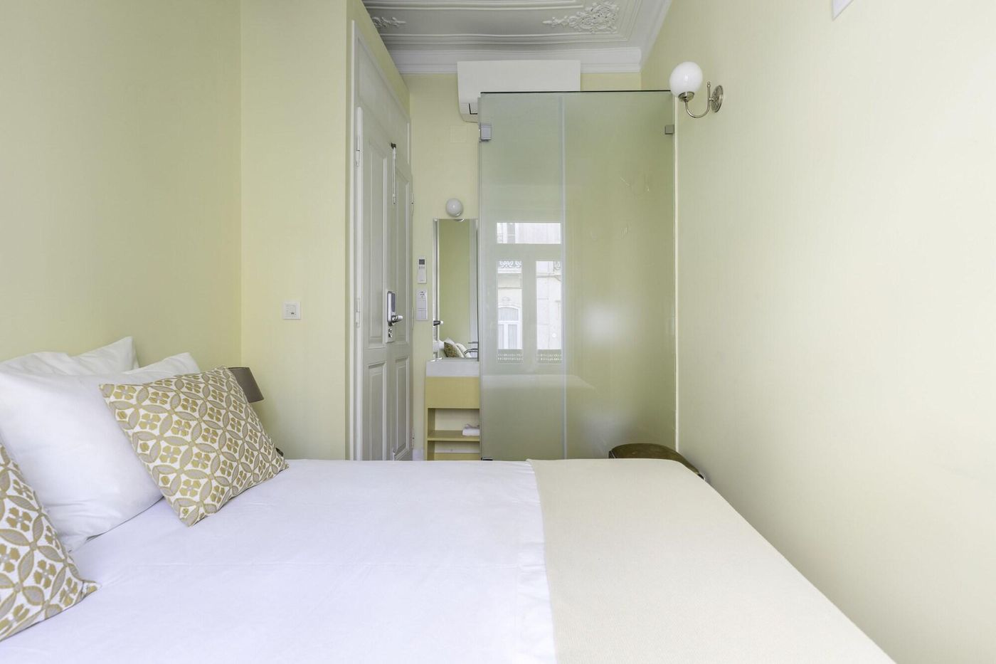 1898-Home---Suites-Room-27