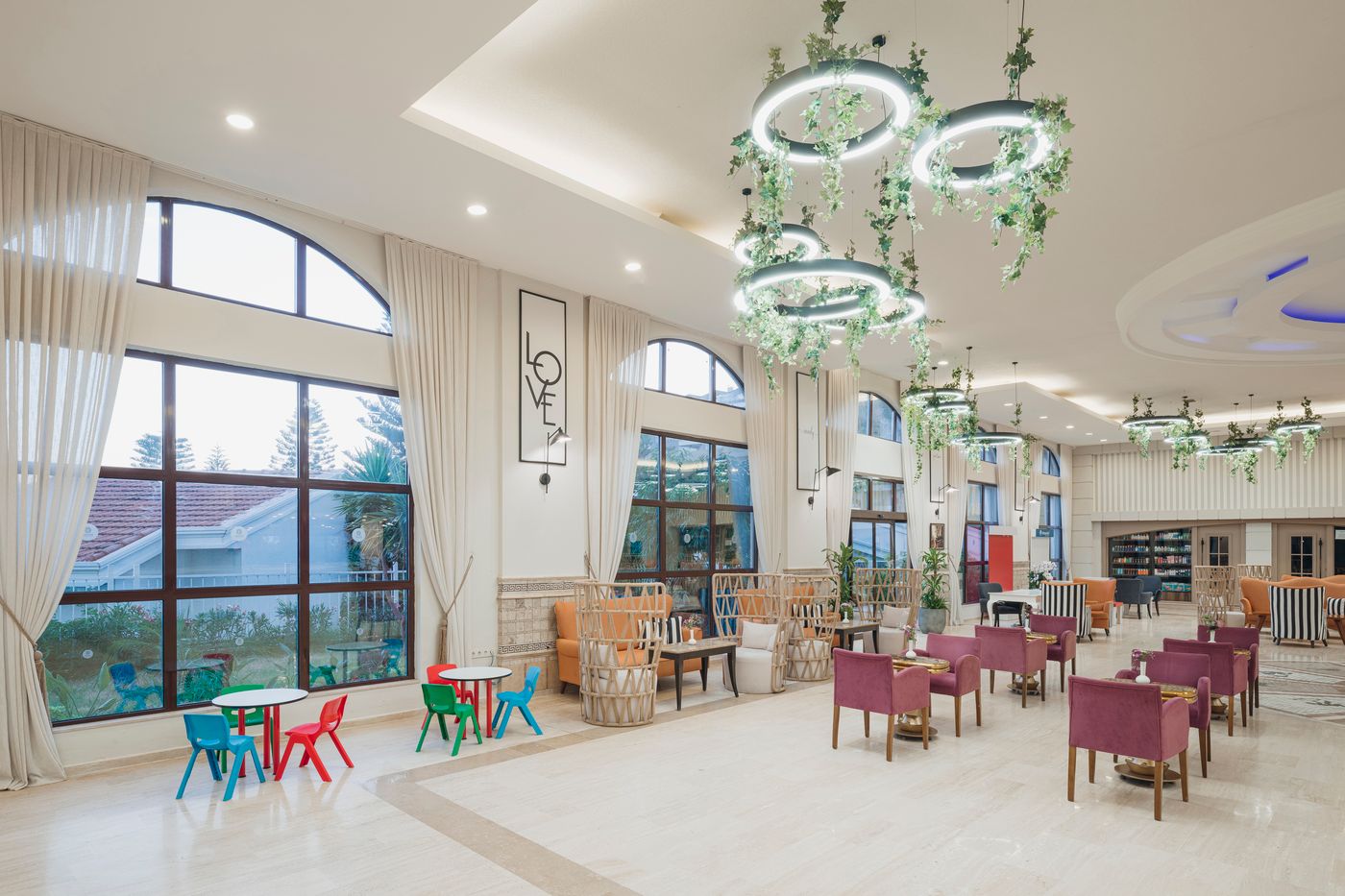 Selectum-Family-Comfort-Side-Lobby-54