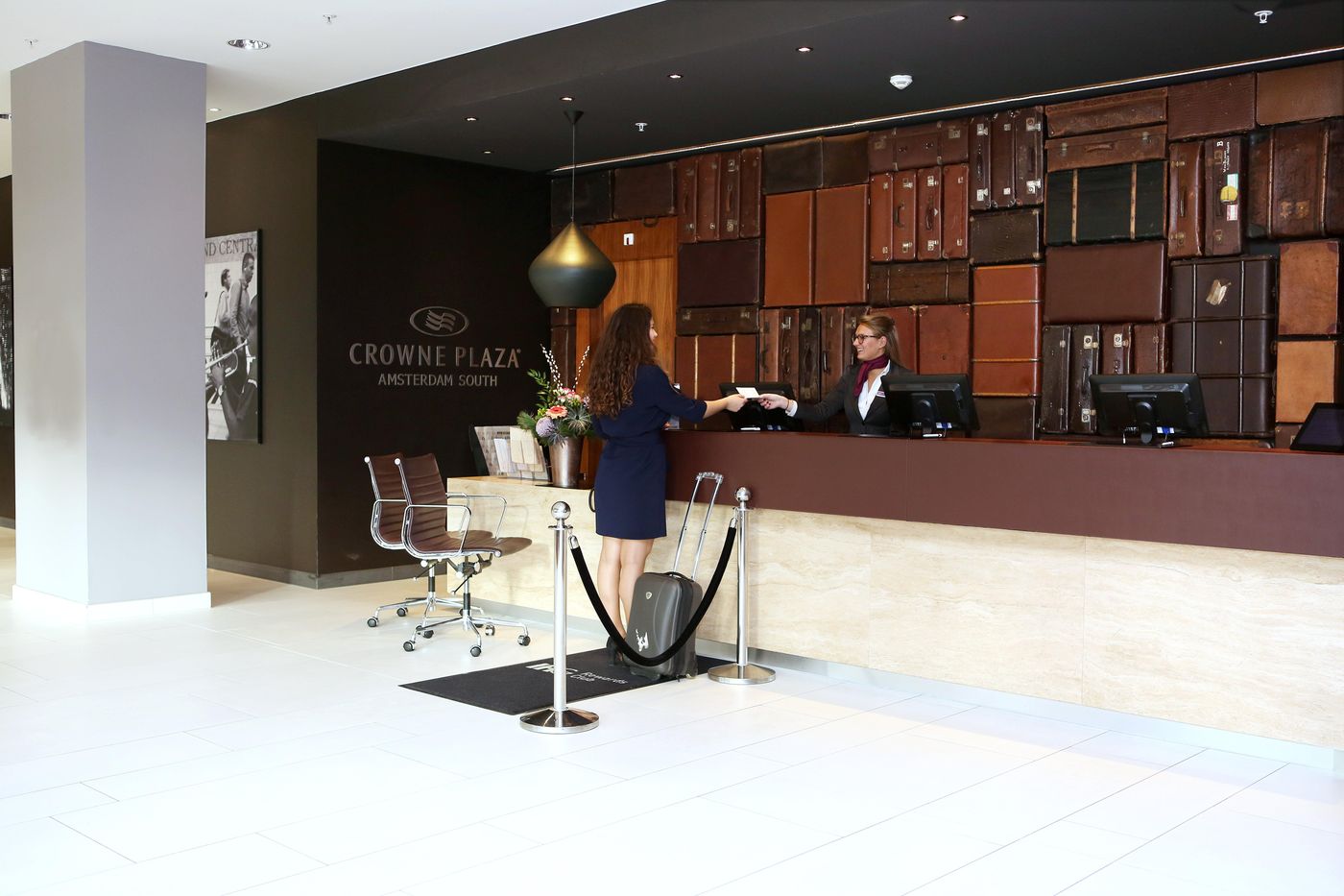 Crowne-Plaza-Amsterdam-South-Lobby-5