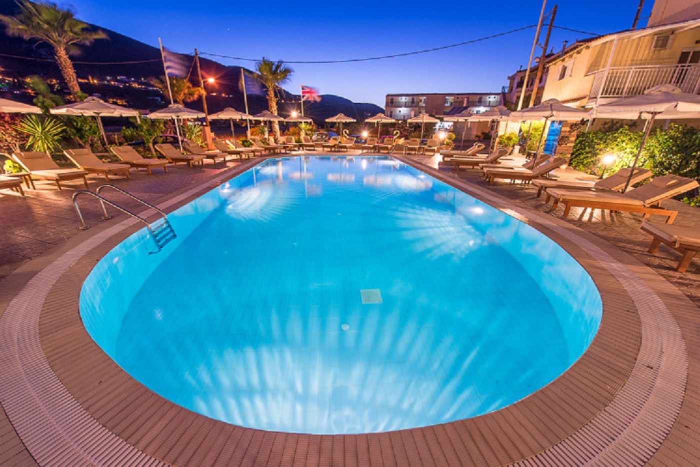 Clio-Aparthotel-Pool-13